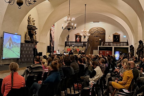 Gäste bei einem Vortrag bei der Langen Nacht der Wissenschaft im Museum für Franken