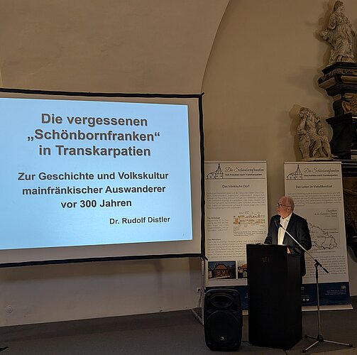 Historiker Dr. Rudolf Distler gibt Einblicke in die Geschichte der Schönbornfranken. 